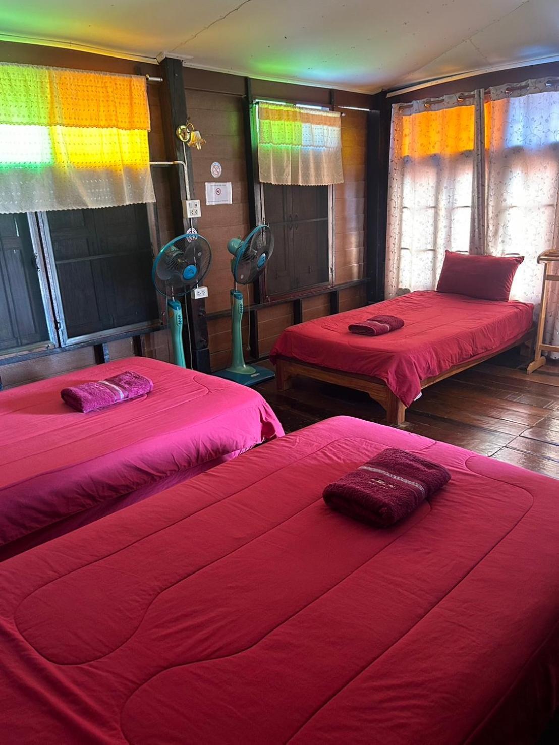 Baan Are Gong Riverside Homestay Пра Након Си Аютая Екстериор снимка